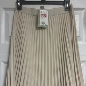 H&M Cream A-Line Pleated Skirt
